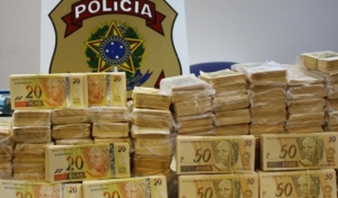 PF faz a maior apreensão de dinheiro falso já registrada no país