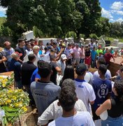 Estudante atropelado na Serra das Pias é enterrado sob comoção na manhã desta sábado (9) em Palmeira