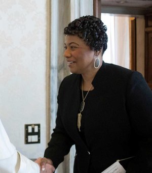 Papa Francisco recebe filha de Martin Luther King no Vaticano