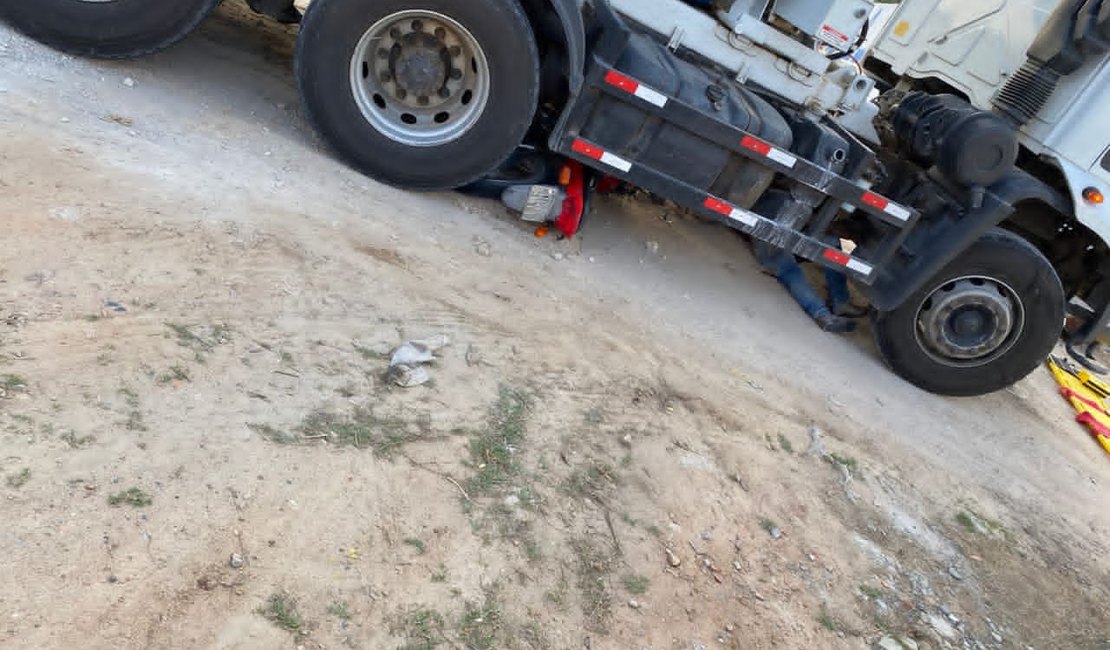 Colisão entre caminhão e motocicleta deixa homem gravemente ferido, em Santana do Ipanema