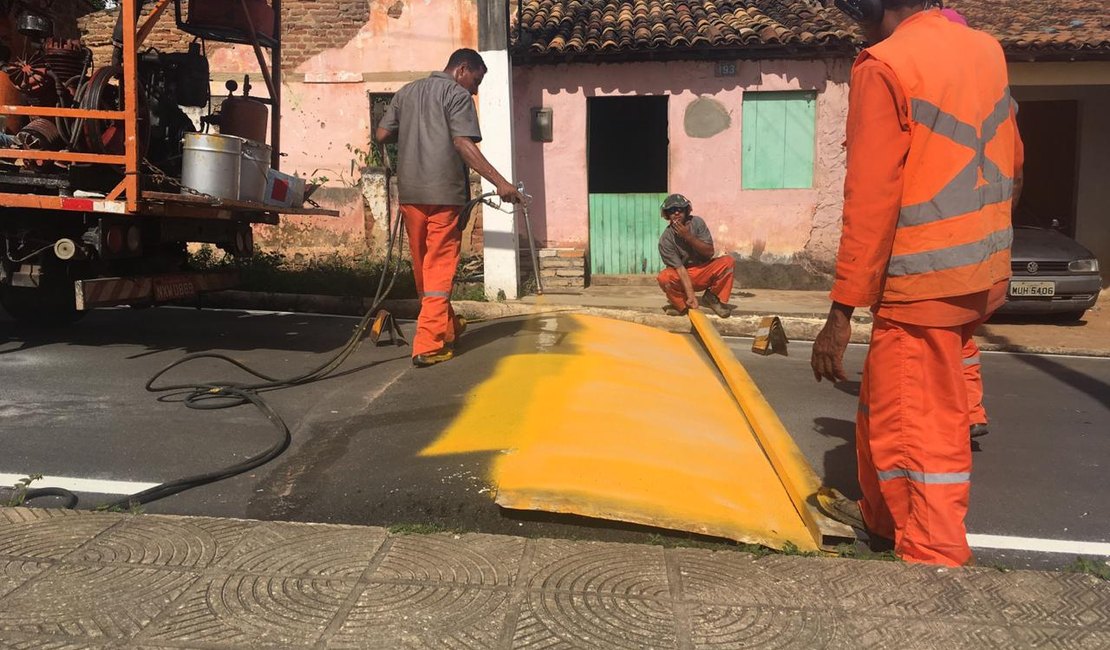 Vias centrais de Lagoa da Canoa recebem sinalização