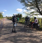 BPRv aborda inabilitados, motociclistas sem capacete e veículos são removidos em operação no Agreste