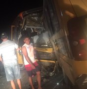 Seis mortos e mais de quarenta feridos em grave acidente entre dois ônibus escolares