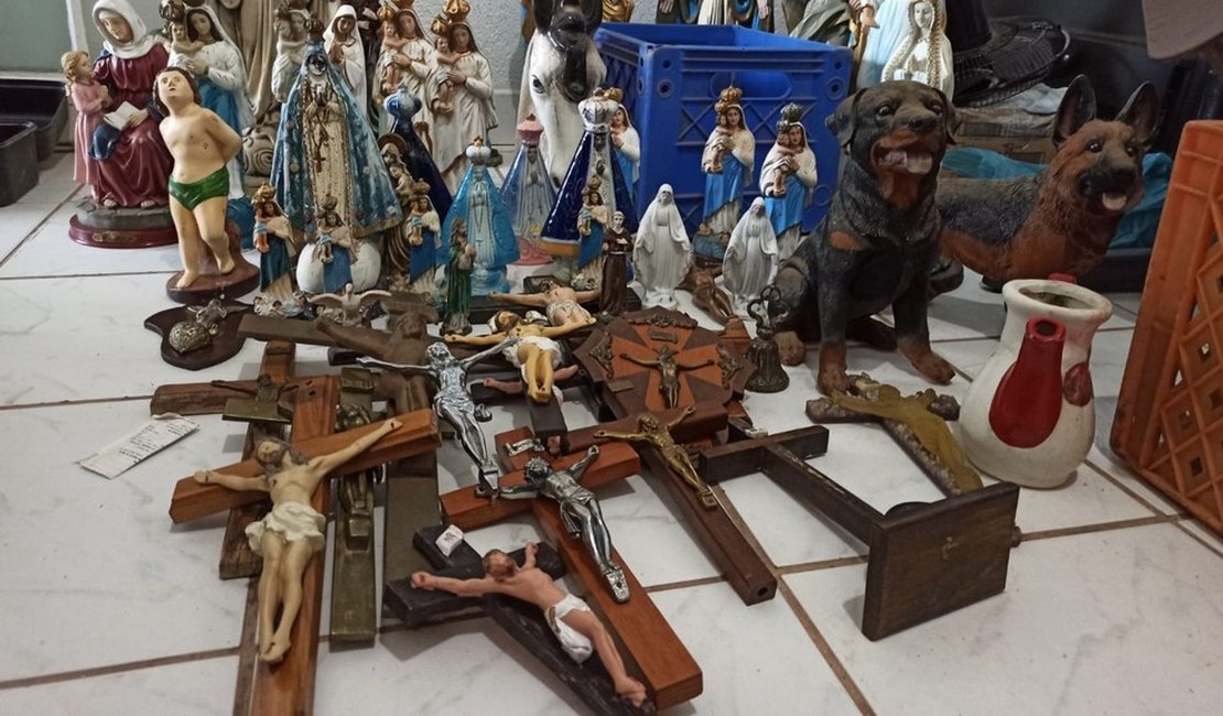 Mulher é presa por comprar produtos religiosos furtados de loja de Arapiraca