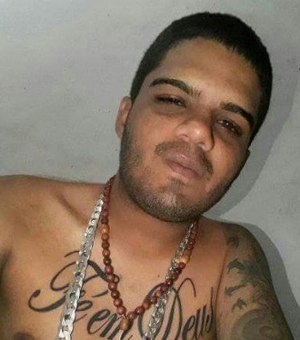 Jovem foi morto com disparos de arma de fogo na parte alta de Maceió