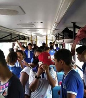 Ônibus superlotado causa indignação de alunos de Matriz de Camaragibe
