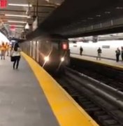 Turista fica sem pernas após ser atropelada duas vezes pelo metrô