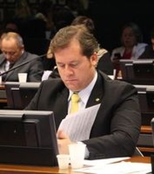 Marx Beltrão critica proposta que corta R$ 10 bi do Bolsa Família