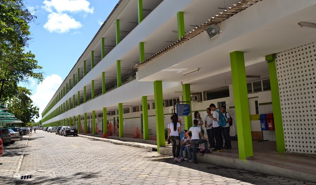 Ifal abre 48 vagas para estágio remunerado na Reitoria