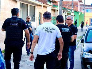 Dez pessoas são presas em operação deflagrada pela Polícia Civil