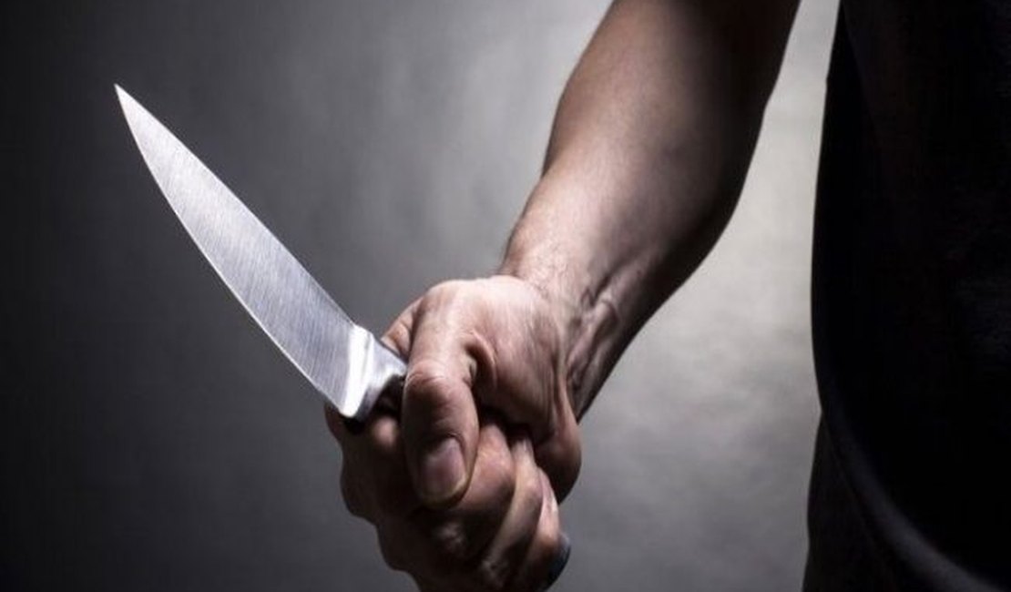 Mulher é ameaçada com faca pelo próprio irmão no bairro Ouro Preto