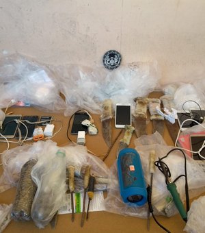 Inspeção apreende celulares, facas, espetos e drogas no Baldomero Cavalcanti