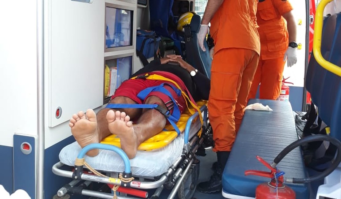 Homem sofre queda de moto na rodovia AL 101 Norte