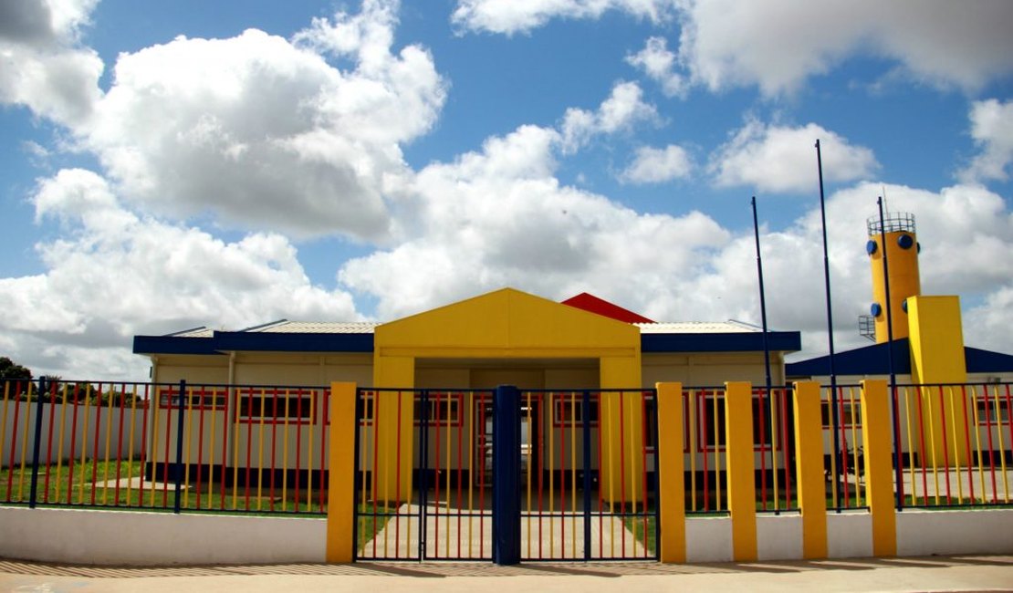 Lei de Rogério Teófilo para nomeação de creche é inconstitucional, diz PGJ