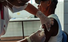 Idosos estão sendo vacinados contra Covid-19 em Matriz de Camaragibe