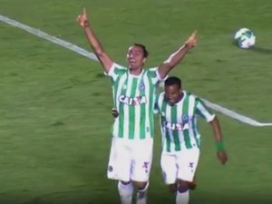 Com dois gols de Léo Gamalho, Goiás vence Paraná por 4 a 0