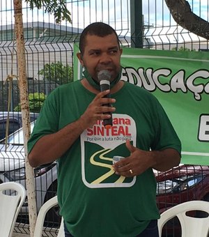 [Vídeo] Durante manifestação em frente à Prefeitura de Arapiraca, Sinteal cobra solução urgente para o pagamento dos salários