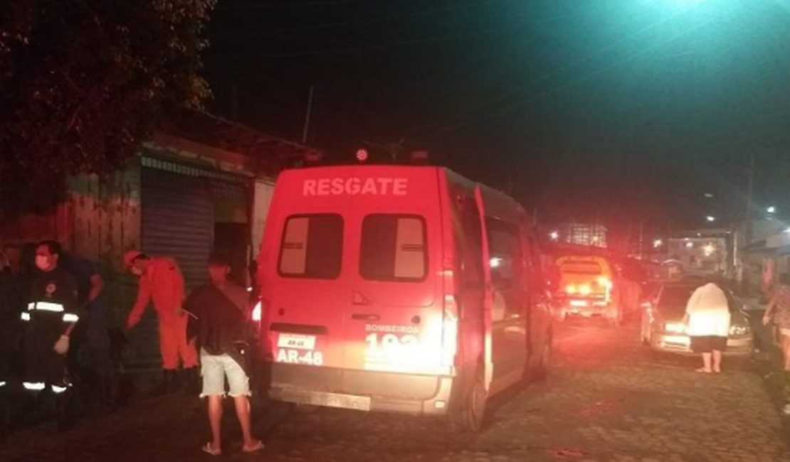 Cabeleireiro suspeito de matar  vigilante em bar de Delmiro Gouveia se apresenta à polícia