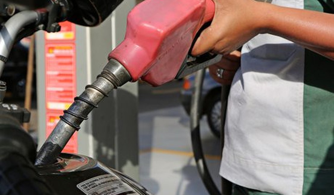 Preço médio da gasolina volta a aumentar em Arapiraca, diz ANP 