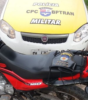 Denúncia anônima leva polícia a recuperar moto roubada em Maceió