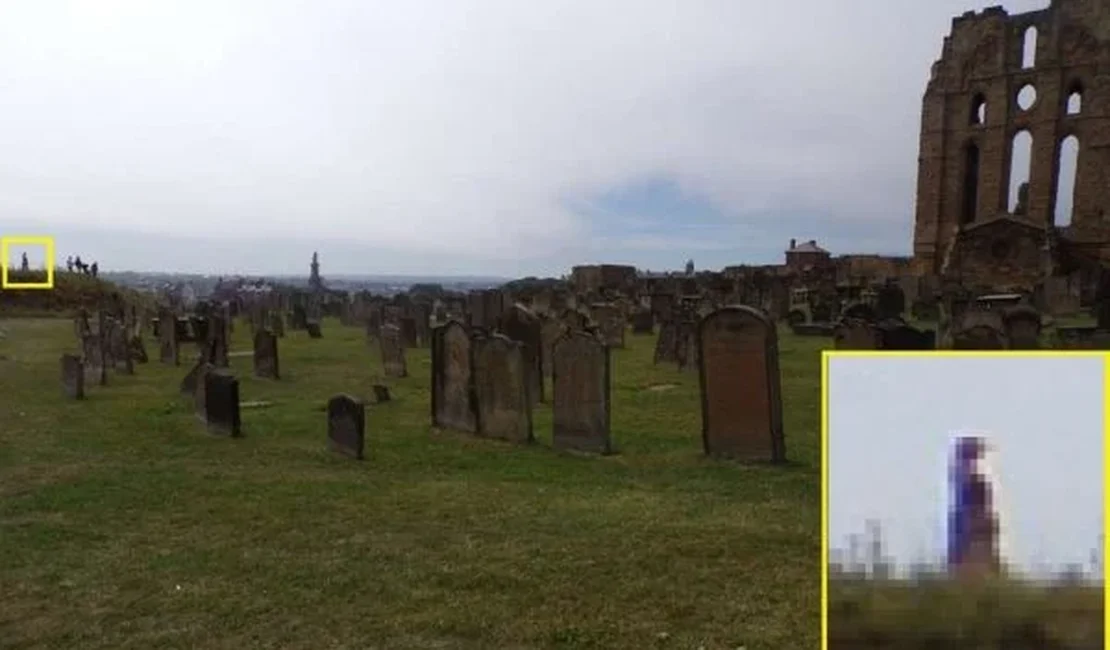 Mulher tira foto perto de cemitério e se assusta com suposto fantasma