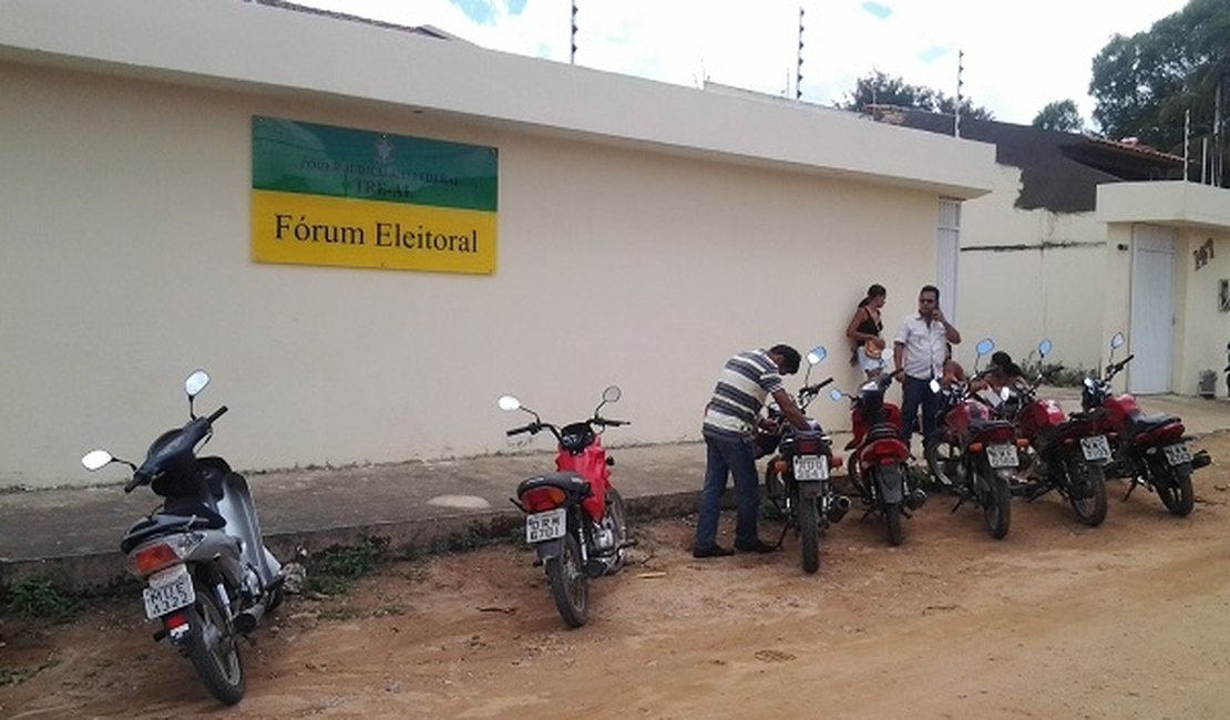 Mesário que não comparecer à sessão eleitoral pode pagar multa de R$ 702,80