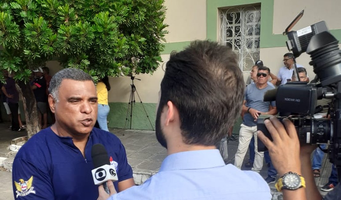 Militares tentam chamar atenção de deputados