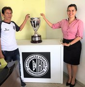 Taça do ASA pela Copa Alagoas está em turnê por empresas de Arapiraca