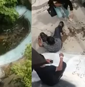 Turista tenta fazer selfie com crocodilo 'de plástico' e acaba atacado