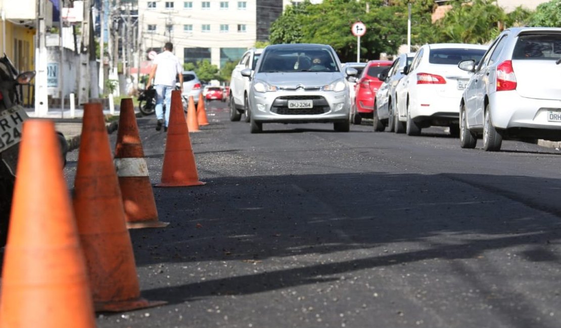 Prefeitura finaliza recapeamento em ruas na Jatiúca