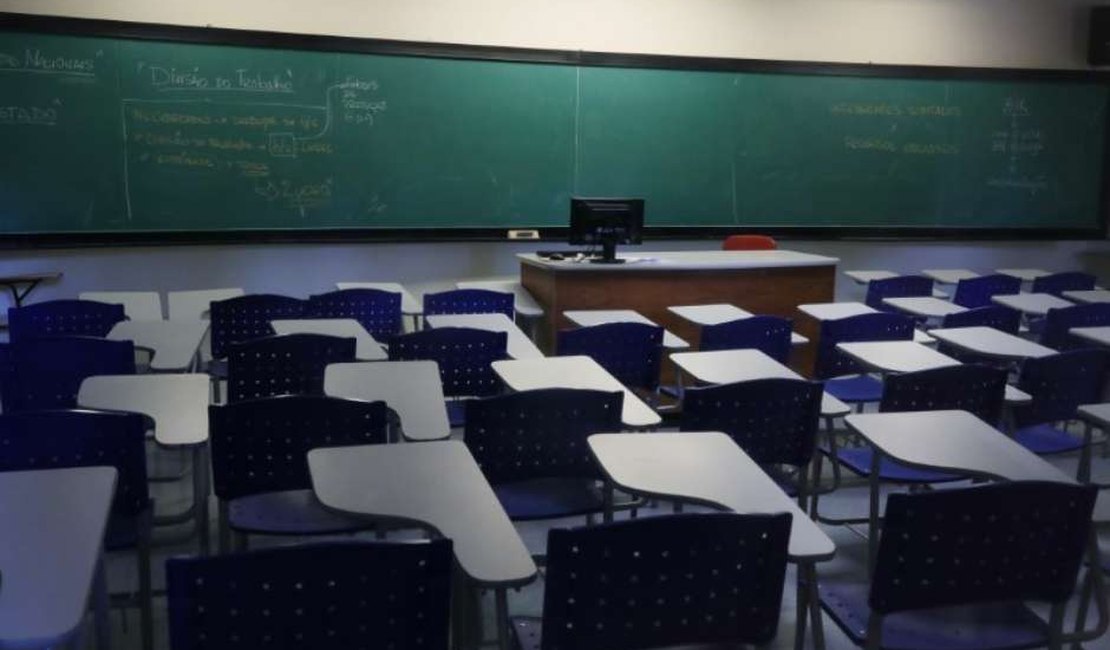 Confira decreto que autoriza retorno das aulas presenciais para adultos em AL