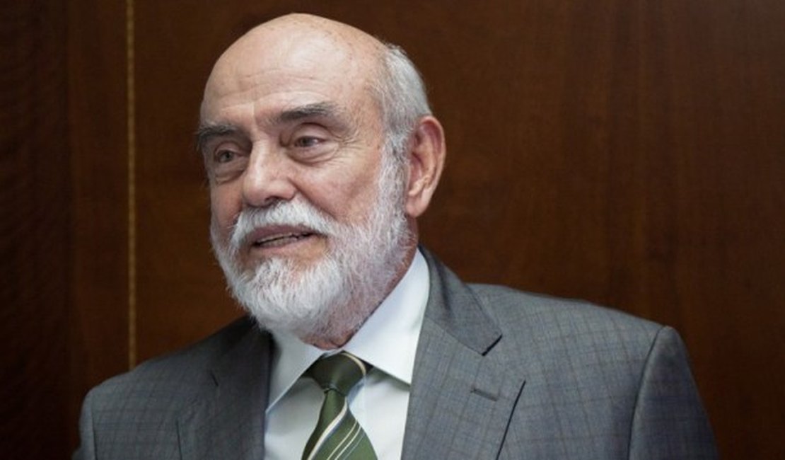 Ex-presidente da OAB está internado com covid-19 em Maceió