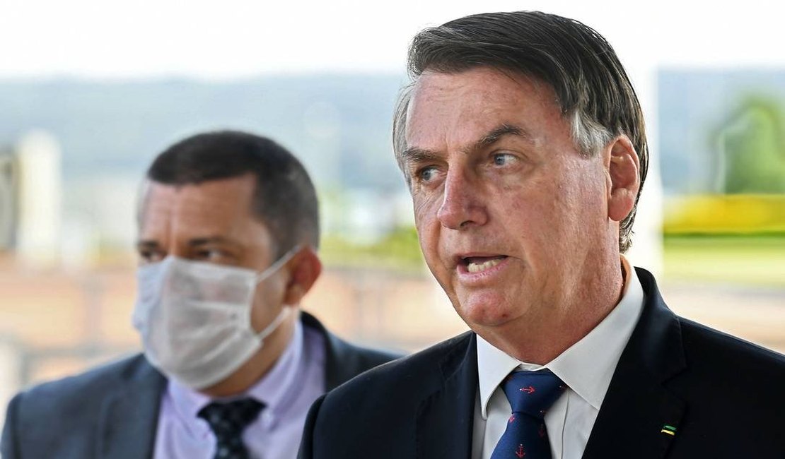 Bolsonaro compartilha vídeo com críticas a governadores após discurso ameno