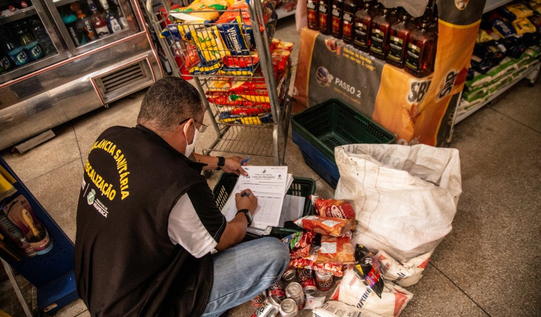 Vigilância Sanitária encontra alimentos com larvas em supermercado de Arapiraca