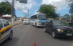 Colisão entre veículos deixa feridos em Maceió