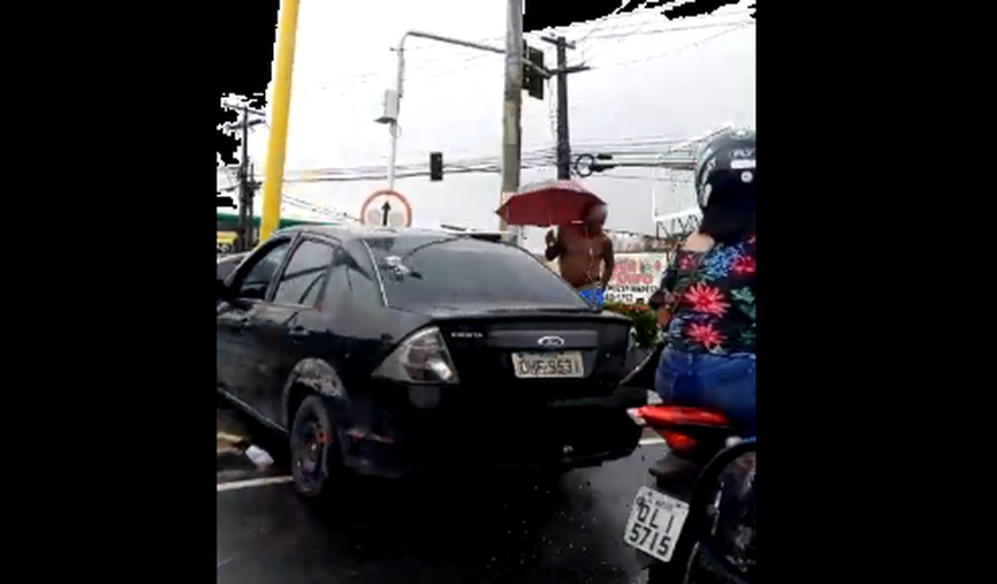 [Vídeo] Motorista sofre acidente e abandona veículo no Barro Duro