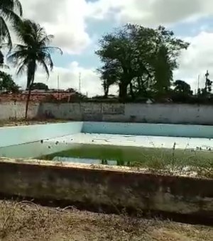 Moradores denunciam água parada em piscinas abandonadas na antiga sede do ASA 
