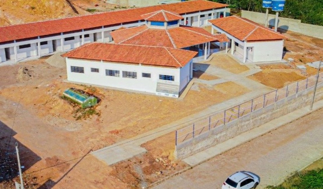 Obras da escola do Arnon de Mello estão com mais de 90% dos serviços executados