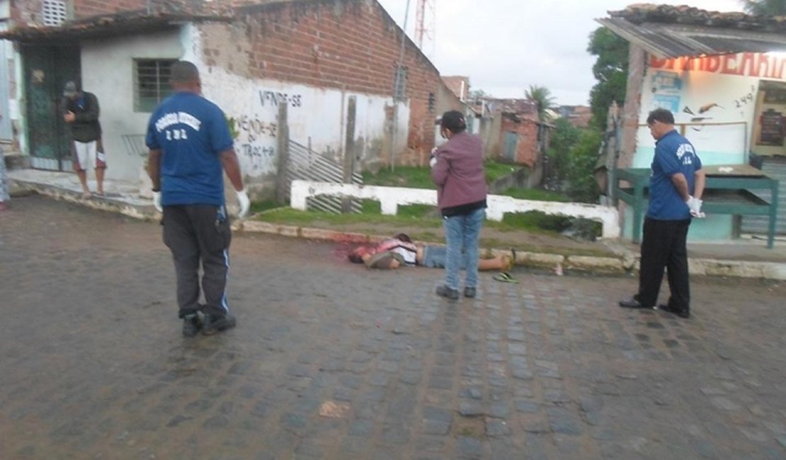 Em Arapiraca, homem é brutalmente assassinado a pauladas
