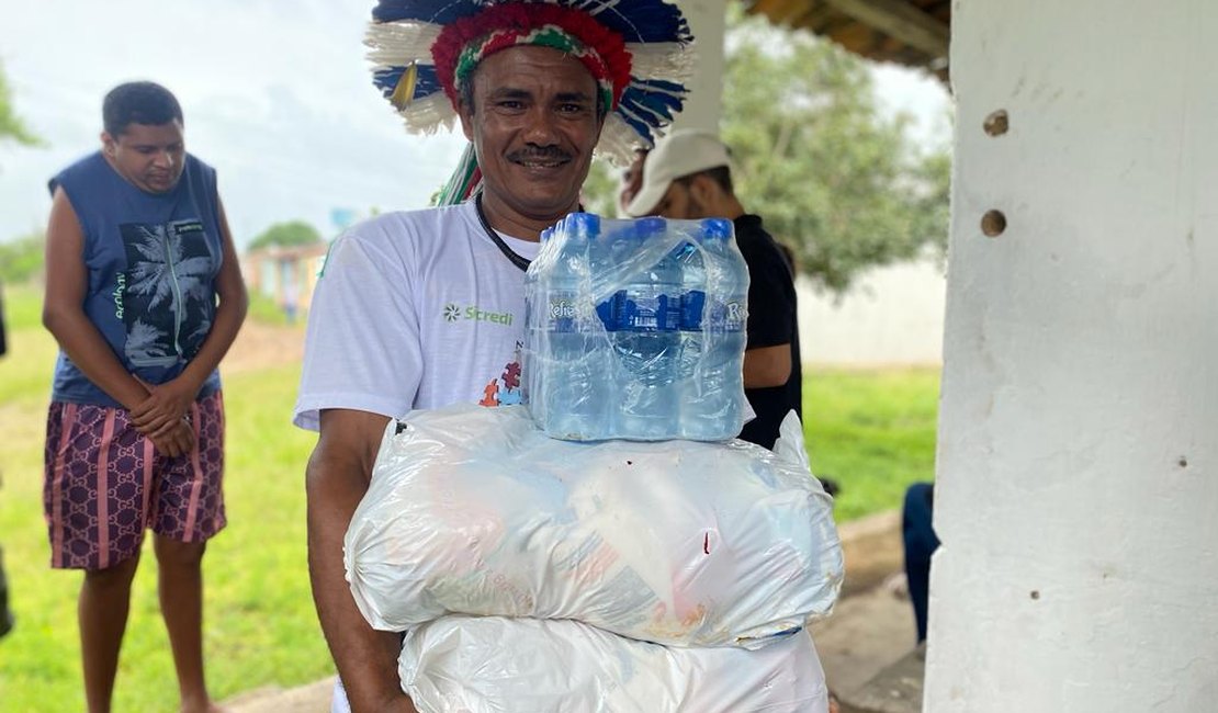 Prefeitura de Traipu leva cestas básicas, água e colchões para comunidade indígena Aconã