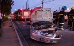 Após a colisão o condutor de caminhão fugiu do local sem prestar socorro as vítimas 