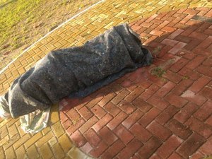 Polícia impede furto de estátua do escritor Jorge de Lima na Praça Sinimbú