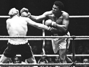 Jornais americanos lembram Muhammad Ali como titã do boxe e campeão da vida