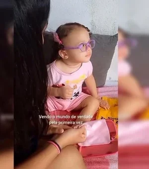 Vídeo mostra menina de 2 anos enxergando “de verdade” pela 1ª vez