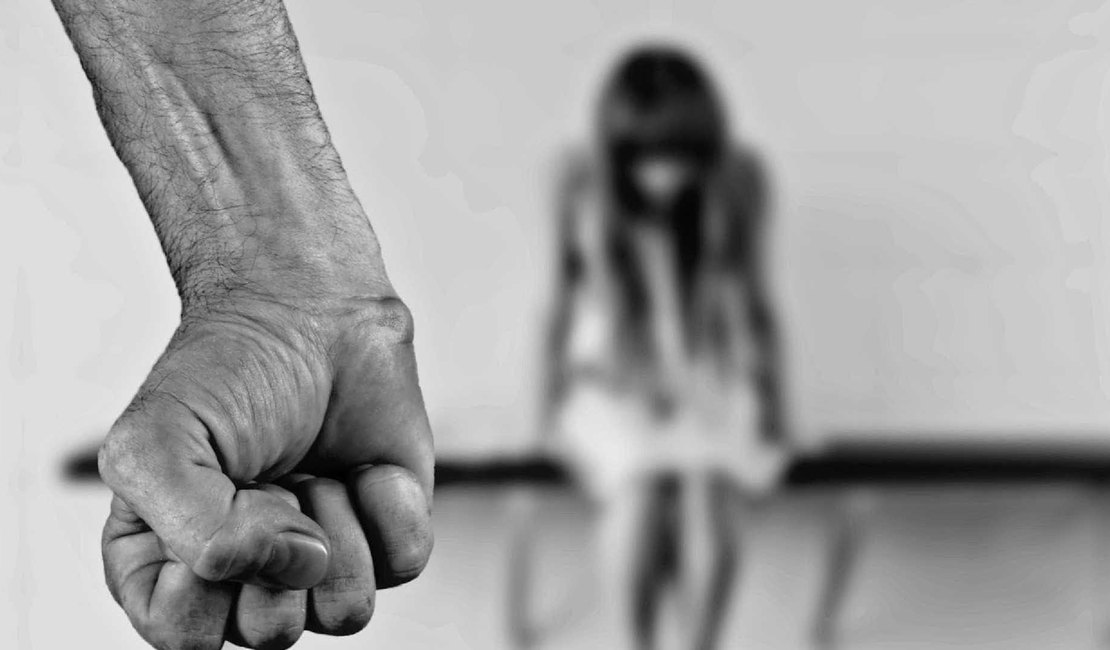 Adolescente de 14 anos acusa irmão de violência e abuso sexual