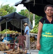 Feira Camponesa comercializa produtos sem agrotóxicos na Praça da Faculdade