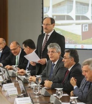 Governadores e Temer fecham acordo para repasse de multas da repatriação