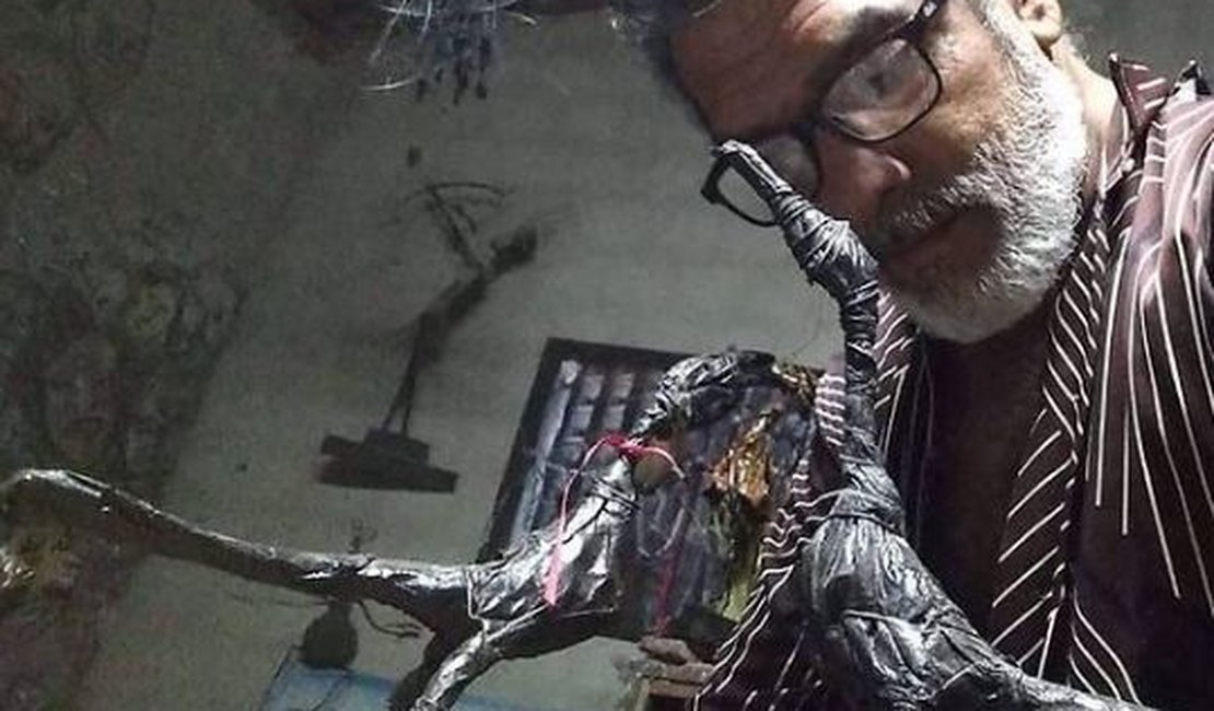 Artesão de Limoeiro de Anadia transforma sucata e lixo em obras de arte