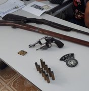 Homem é preso após esconder três armas de fogo e munição em casa