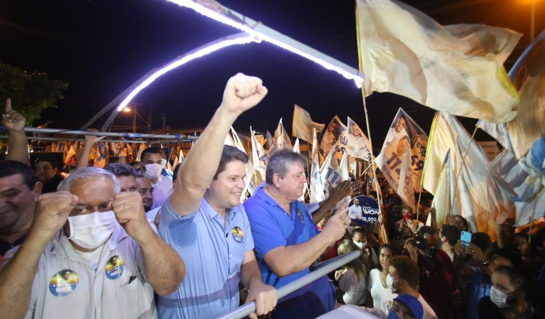 Eleições 2020: Candidato Davi Filho reúne multidão em carreata no Jacintinho